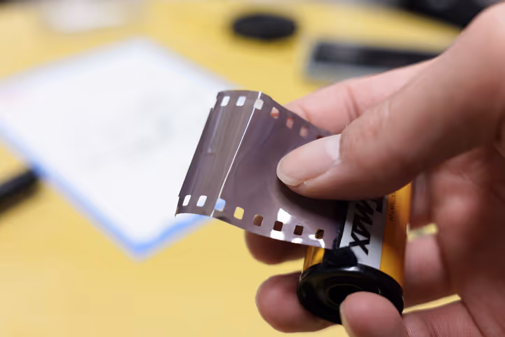 フィルムに折り目を付ける