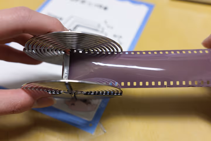 リールにフィルムを引っ掛けた状態